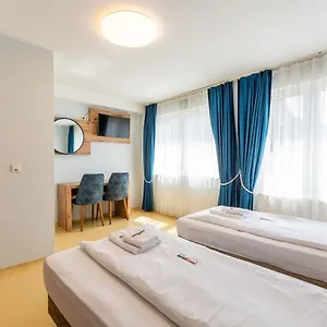 https://hotel-arena.topcolognehotels.com